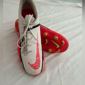 Nike phantom soccer cleats